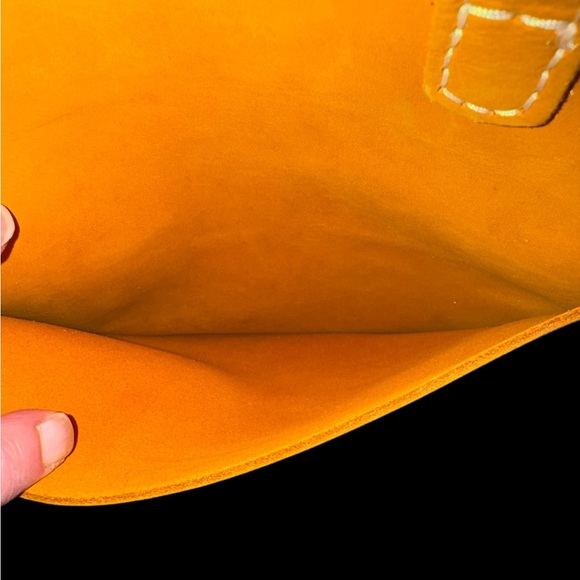 Portland Leather Mustard Color Leathern Crossbody / Satchel Like New Bag - Picture 5 of 9